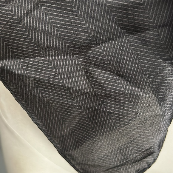 Men’s NHL silk scarf black with Chevron print square - Picture 8 of 8